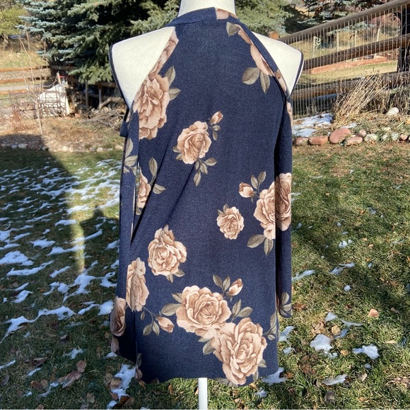 Open shoulder knit top - Picture 4 of 6